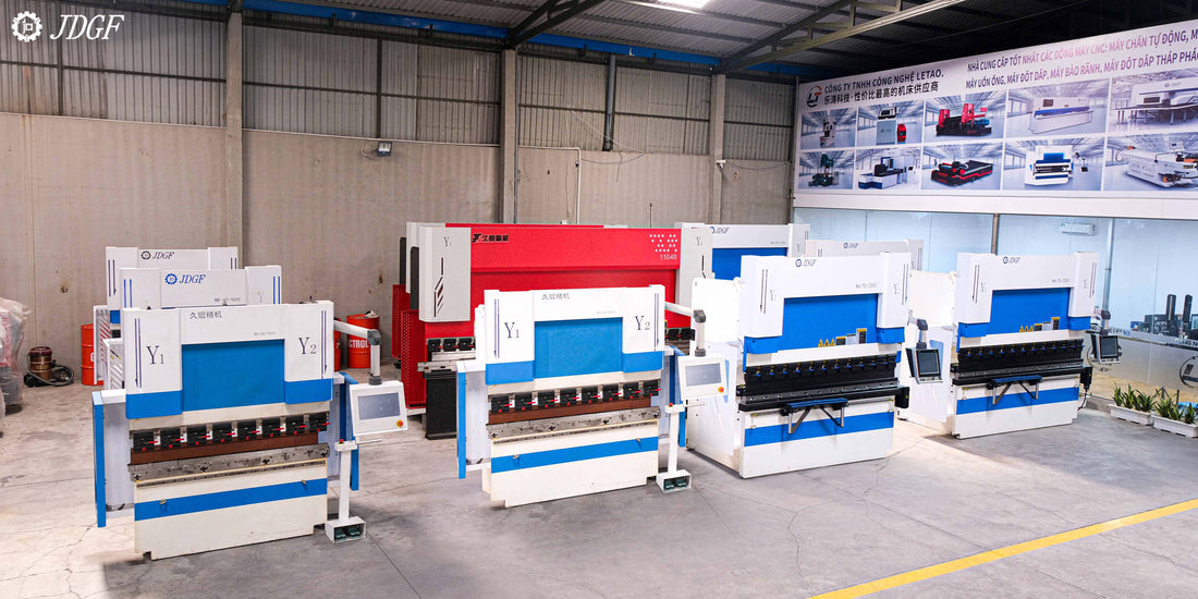 Máy chấn CNC tự động là gì? Sự khác nhau giữa máy chấn CNC tự động và bán tự động - Công ty TNHH Công Nghệ Tháng Sáu Việt Nam