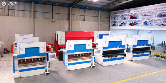 Máy chấn CNC tự động là gì? Sự khác nhau giữa máy chấn CNC tự động và bán tự động - Công ty TNHH Công Nghệ Tháng Sáu Việt Nam