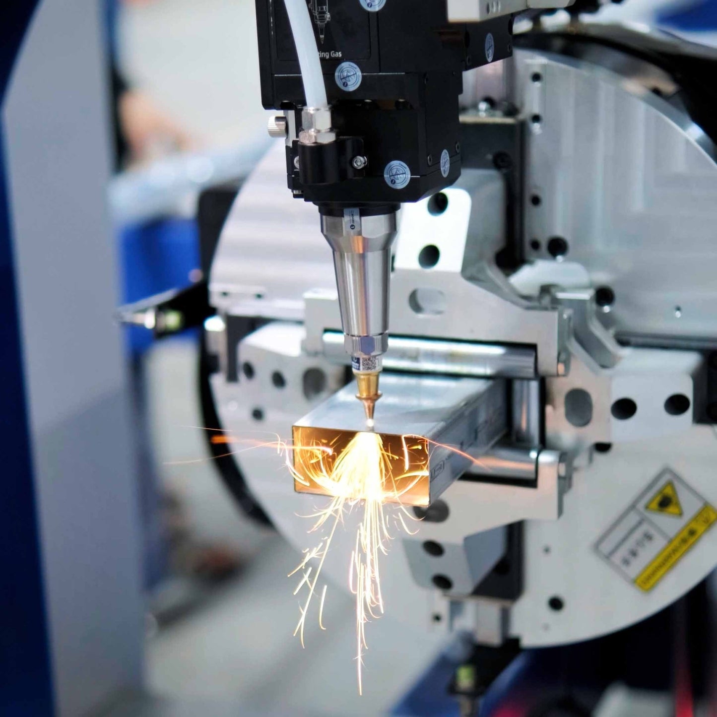 Máy cắt ống laser 60120 – Chính xác cao, tốc độ nhanh - Máy cắt Laser | Công ty TNHH Công Nghệ Tháng Sáu Việt Nam