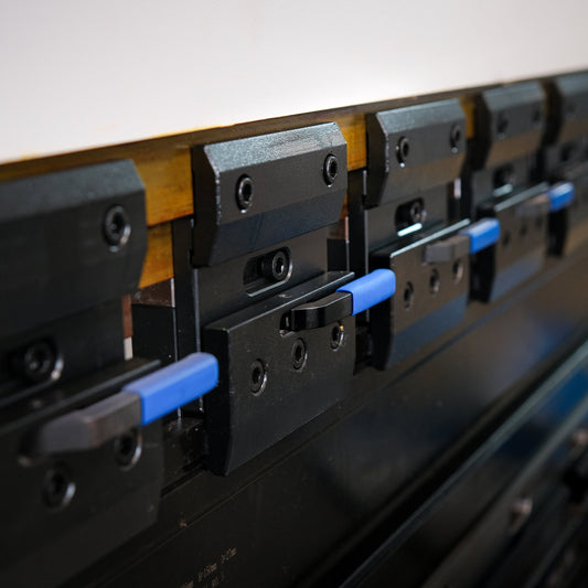 Máy chấn NA – Máy chấn tôn thủy lực chính xác, bền bỉ - Máy chấn CNC | Công ty TNHH Công Nghệ Letao