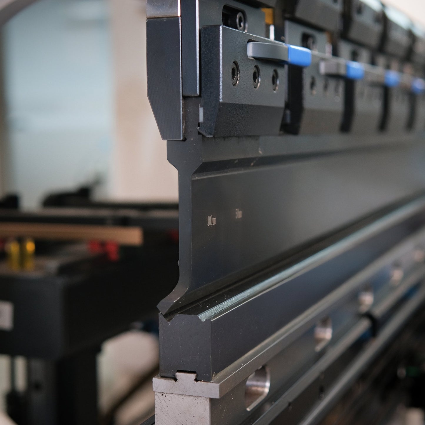 Máy chấn NA – Máy chấn tôn thủy lực chính xác, bền bỉ - Máy chấn CNC | Công ty TNHH Công Nghệ Letao