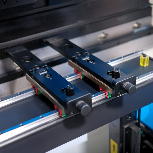 MÁY CHẤN NB/NC/CNC ĐIỆN THUỶ LỰC - | Công ty TNHH Công Nghệ Letao