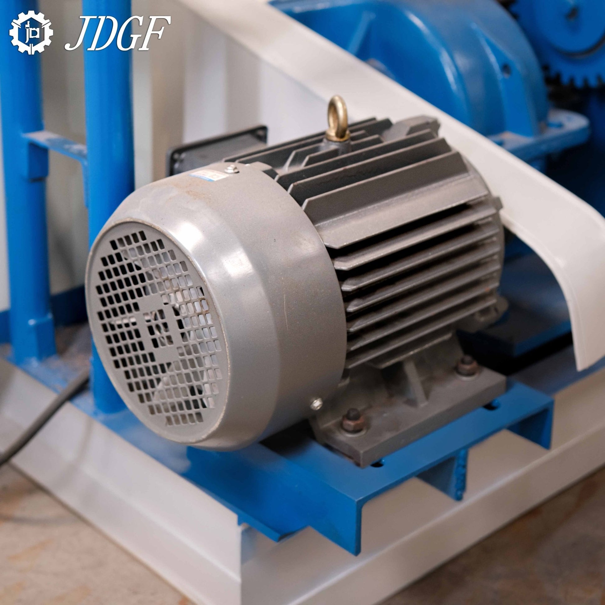 Máy lốc tôn 3 trục – Uốn tôn, cuốn ống chính xác, bền bỉ - Máy lốc tôn | Công ty TNHH Công Nghệ Tháng Sáu Việt Nam