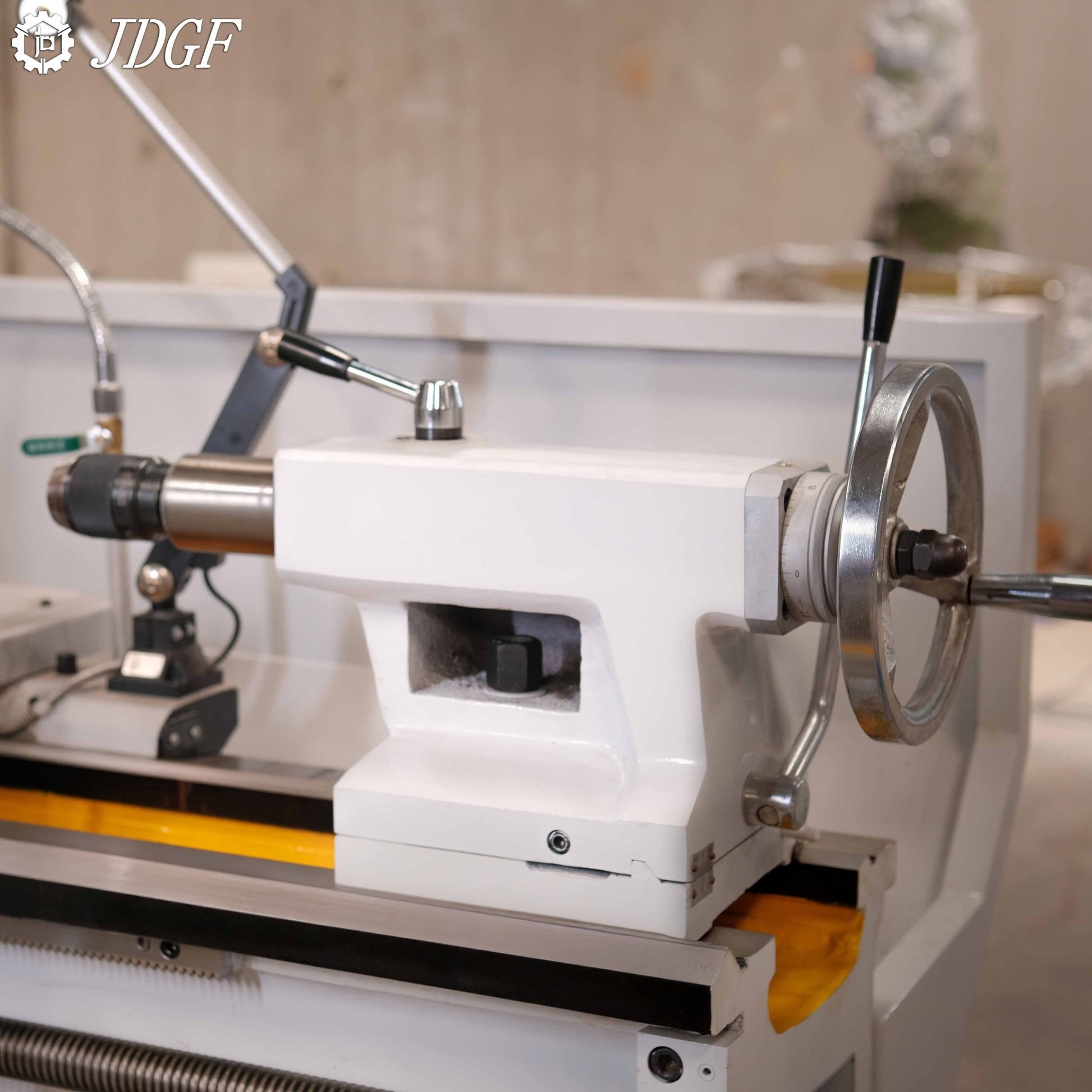 Máy tiện ngang C6140A chất lượng cao, giá ưu đãi - Máy tiện ngang | Công ty TNHH Công Nghệ Tháng Sáu Việt Nam