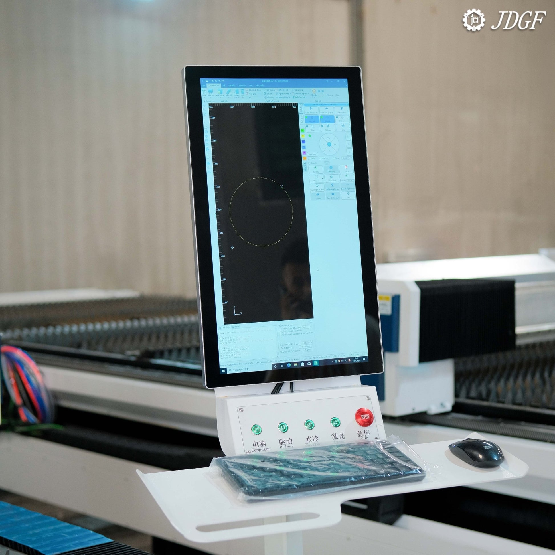 Máy cắt laser Fiber 1500W 3000W 6000W - Cắt kim loại: inox, nhôm, sắt, đồng... - Máy cắt Laser | Công ty TNHH Công Nghệ Tháng Sáu Việt Nam