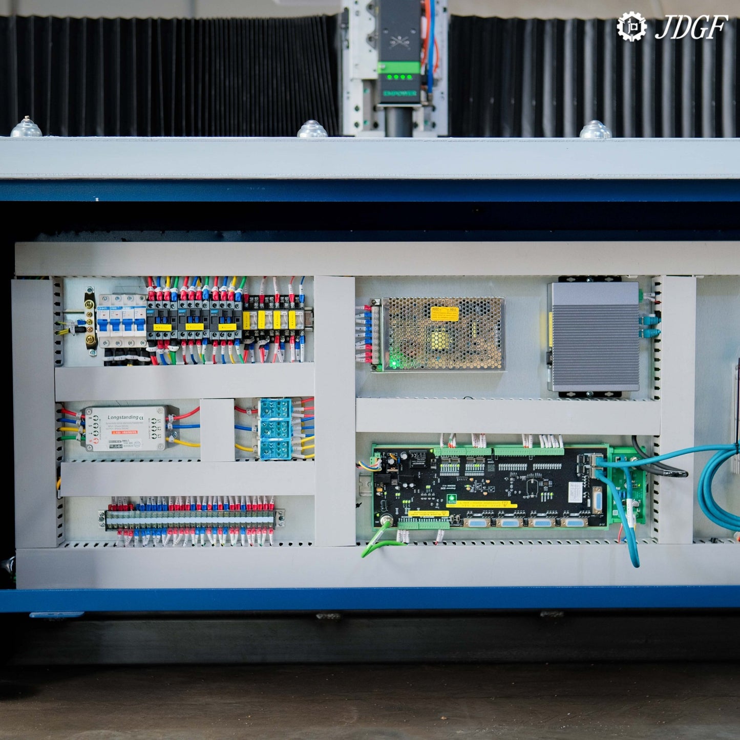 Máy cắt laser Fiber 1500W 3000W 6000W - Cắt kim loại: inox, nhôm, sắt, đồng... - Máy cắt Laser | Công ty TNHH Công Nghệ Tháng Sáu Việt Nam