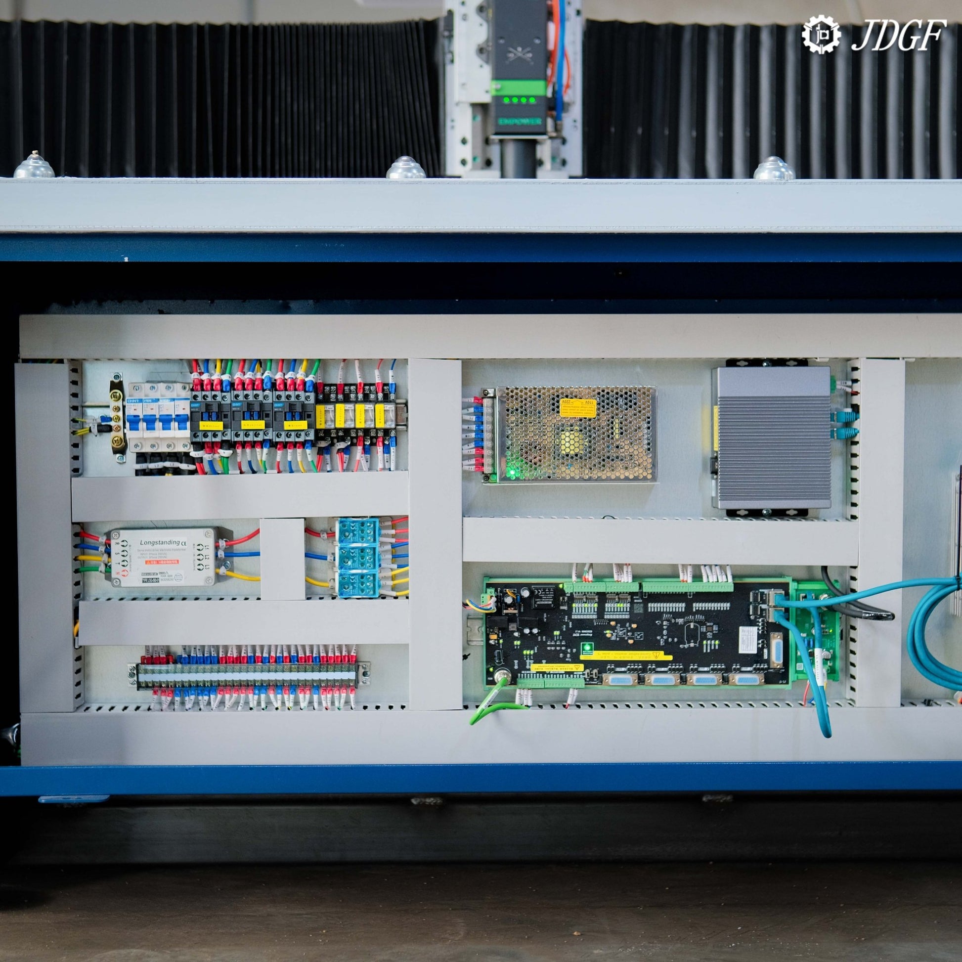 Máy cắt laser Fiber 1500W 3000W 6000W - Cắt kim loại: inox, nhôm, sắt, đồng... - Máy cắt Laser | Công ty TNHH Công Nghệ Tháng Sáu Việt Nam