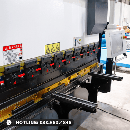 Máy chấn 80T2500 - Chuyên chấn kim loại Nkam - Máy chấn CNC | Công ty TNHH Công Nghệ Tháng Sáu Việt Nam